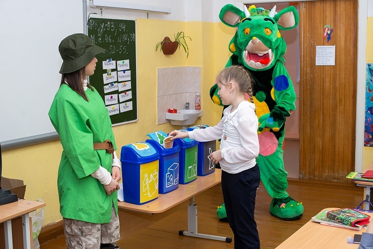 <span style="font-weight: bold;">Уроки прошли в школе №32 поселка Монетный.</span><br>